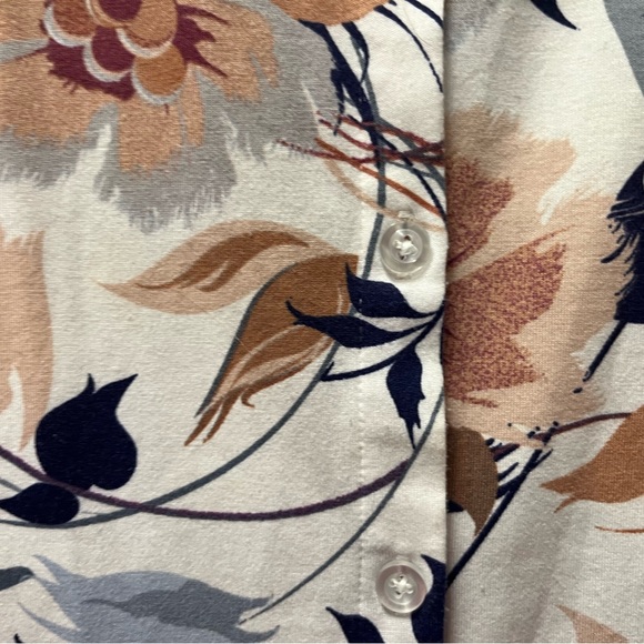 Floral button down top 2XL - Picture 3 of 5